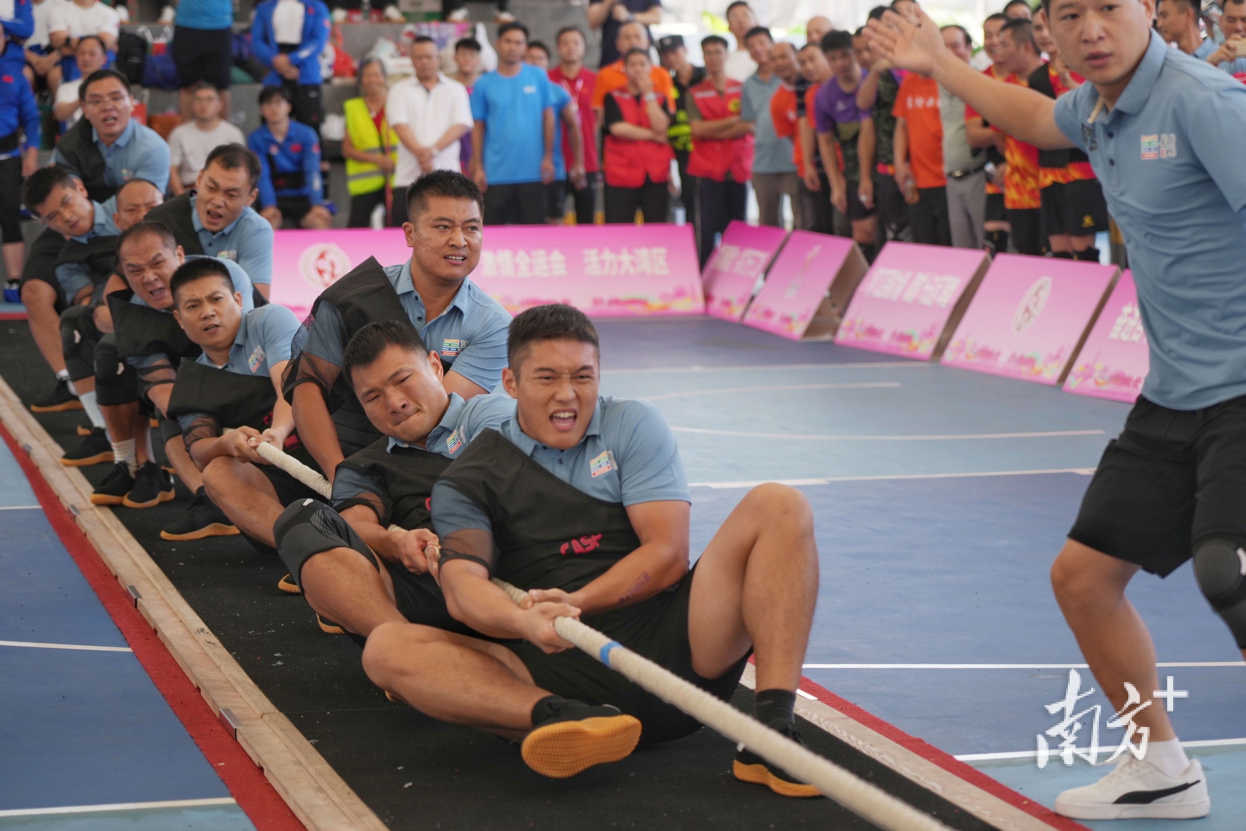 向全国人民, 各年龄段的 向全国人民, 各年龄段的