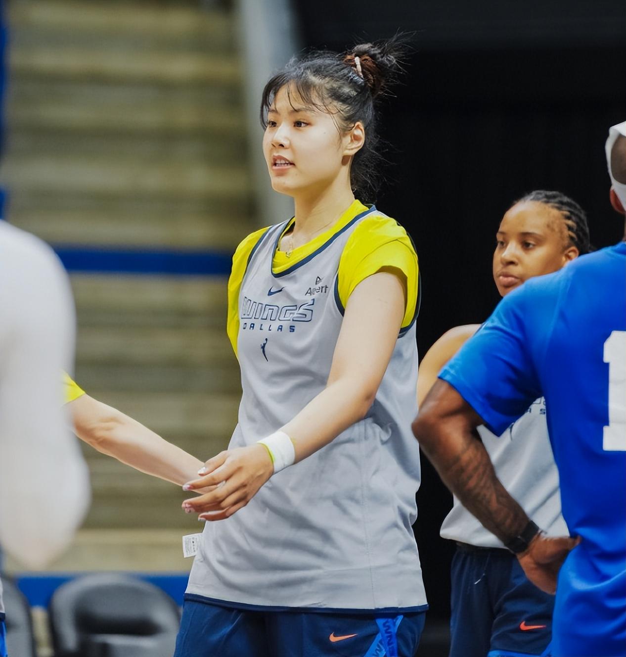 ue, 会冠军肯定, 迪拉娜